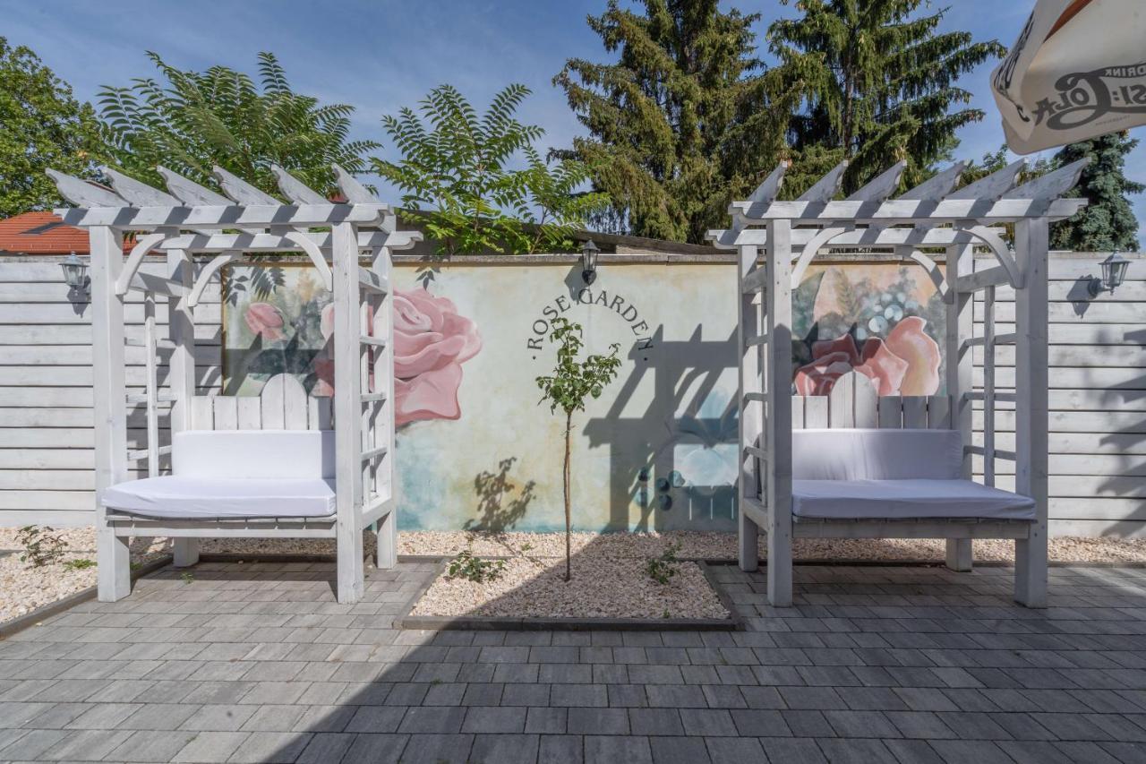 Villa Rose Garden Nyíregyháza Exterior foto