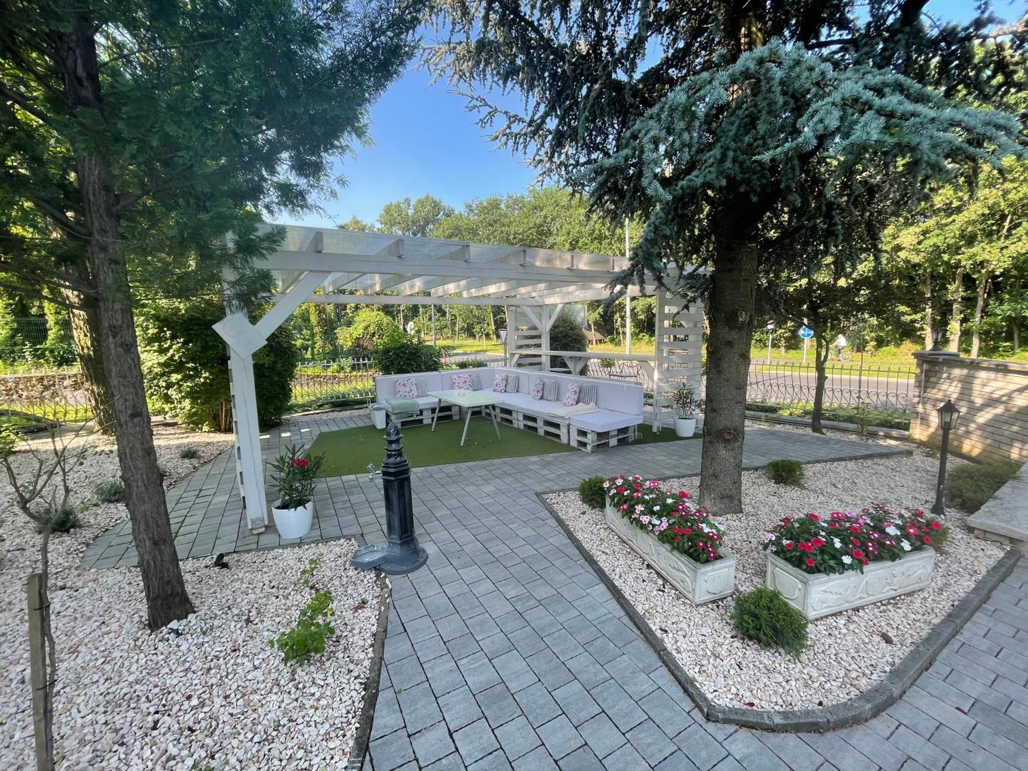 Villa Rose Garden Nyíregyháza Exterior foto